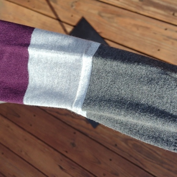 Calvin Klein Colorblock Crewneck Sweater Size Medium - Picture 4 of 12